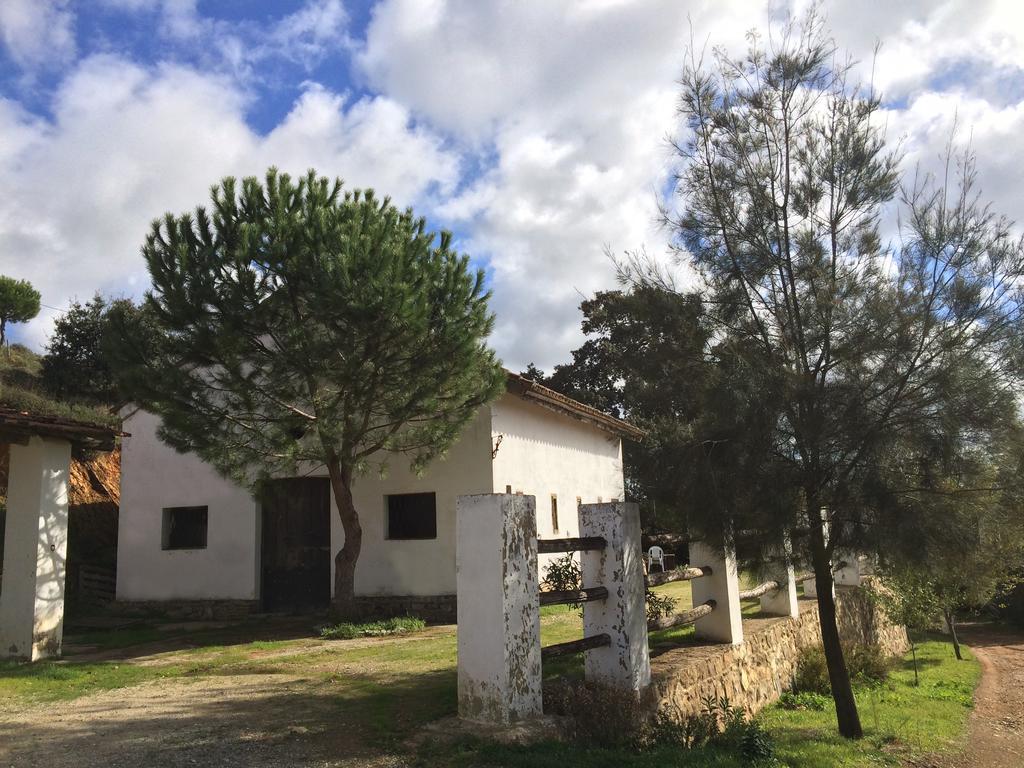 Cortijo El Berrocal Vendégház Cazalla de la Sierra Kültér fotó